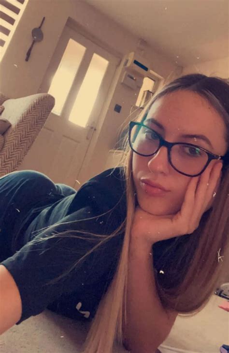 A teenage girl has appealed to the internet for help, as she questions her dad’s insane rules about her nudity in their family home. Over the years, it’s become obvious to Lily* that her ...